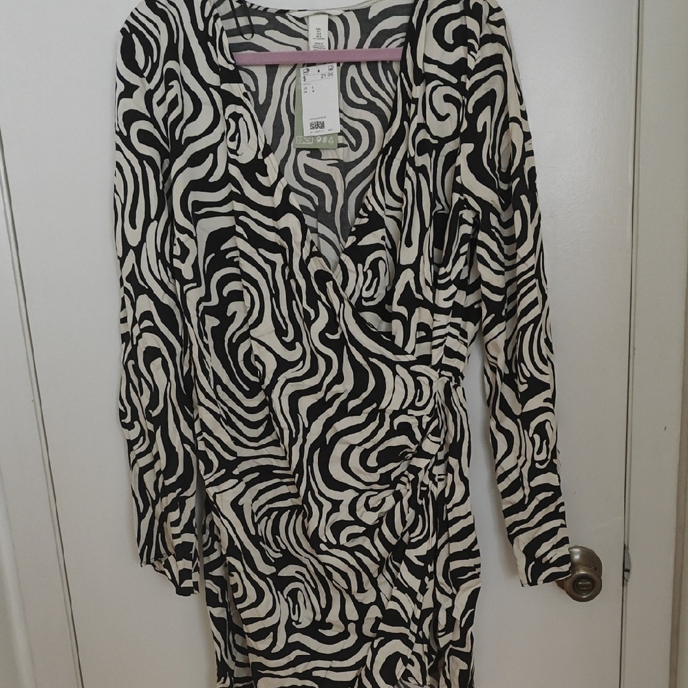 Stylish Black and White Patterned Dress